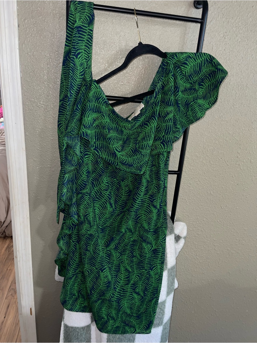 MICHAEL Michael Kors Green and Navy Leaf-Pattern Top